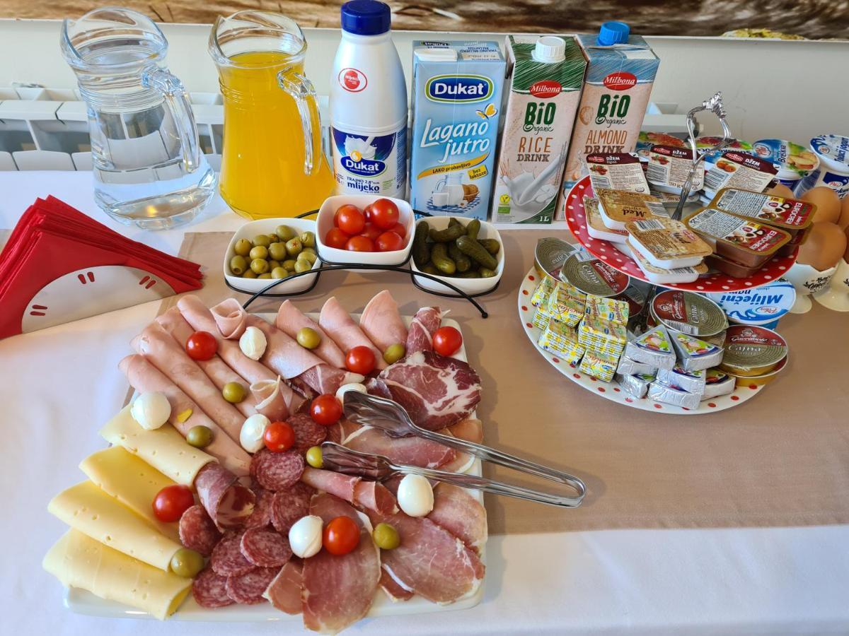 קנין Guest House Slatki Snovi מראה חיצוני תמונה