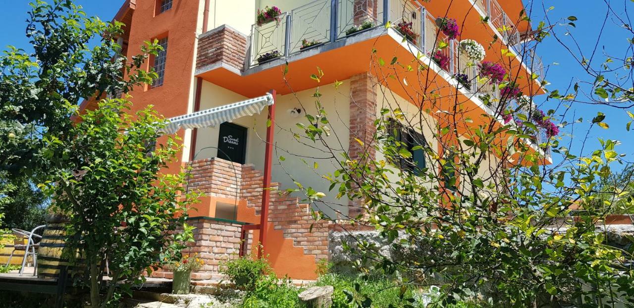 קנין Guest House Slatki Snovi מראה חיצוני תמונה